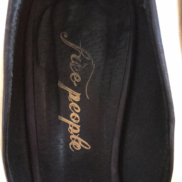 EUC Snakeskin and black stiletto pointy toe heels - Picture 8 of 10